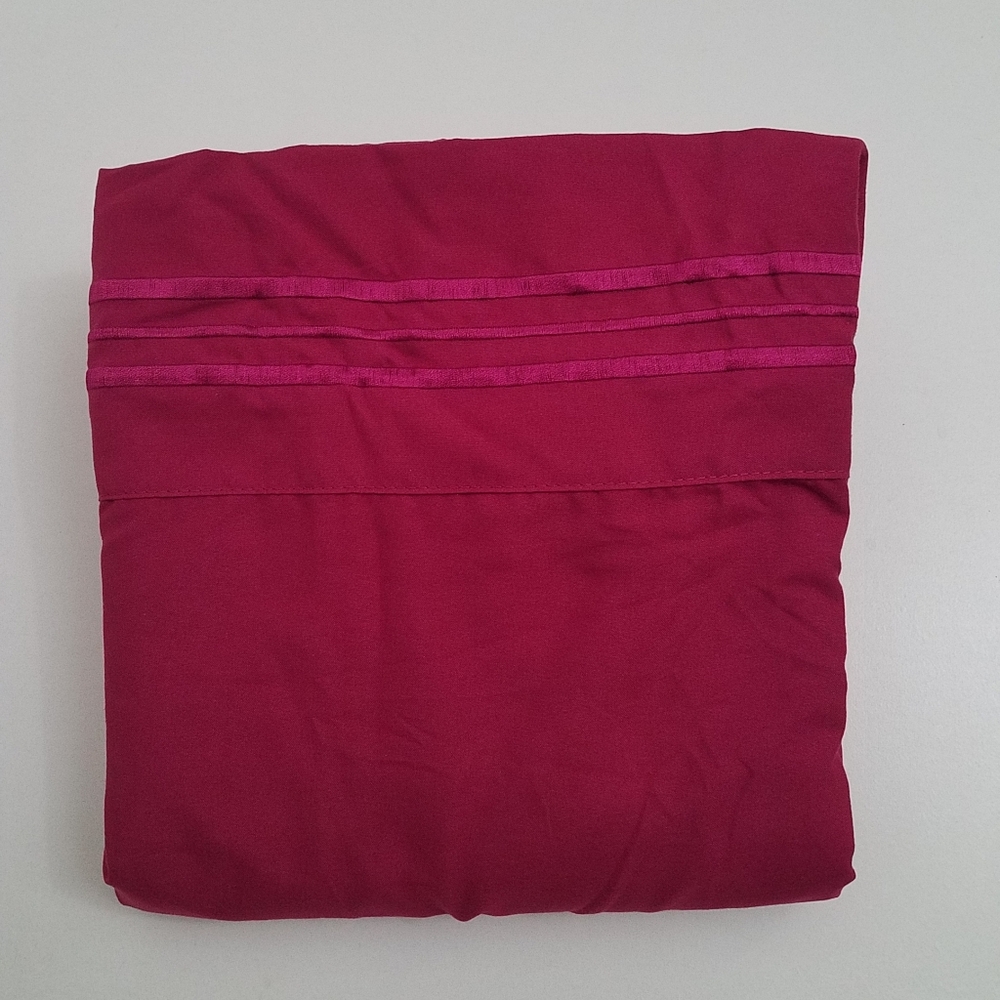 Ultra Comfort Burgundy Pillowcase
